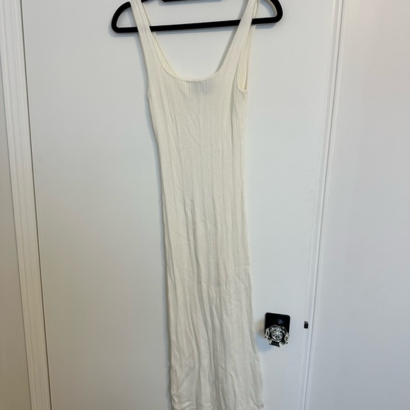 Woman’s Dress Bundle - Picture 7 of 8